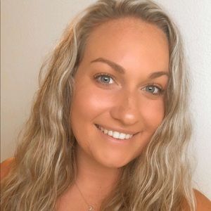 Meet your Posher, Caroline